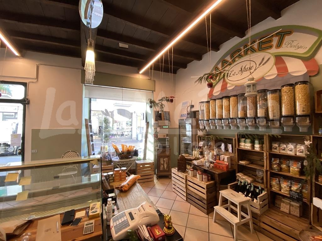 GAVIRATE locale commerciale in via XXV aprile