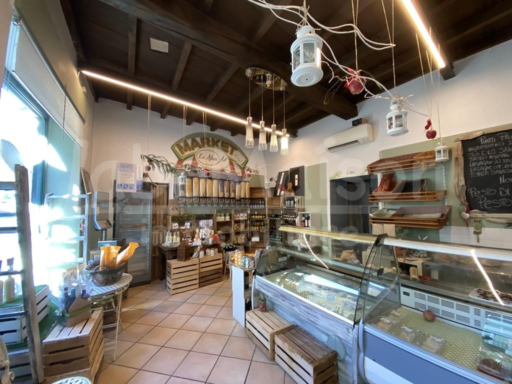 GAVIRATE locale commerciale in via XXV aprile